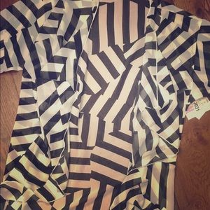 Hard to find LuLaRoe Shirley black and white